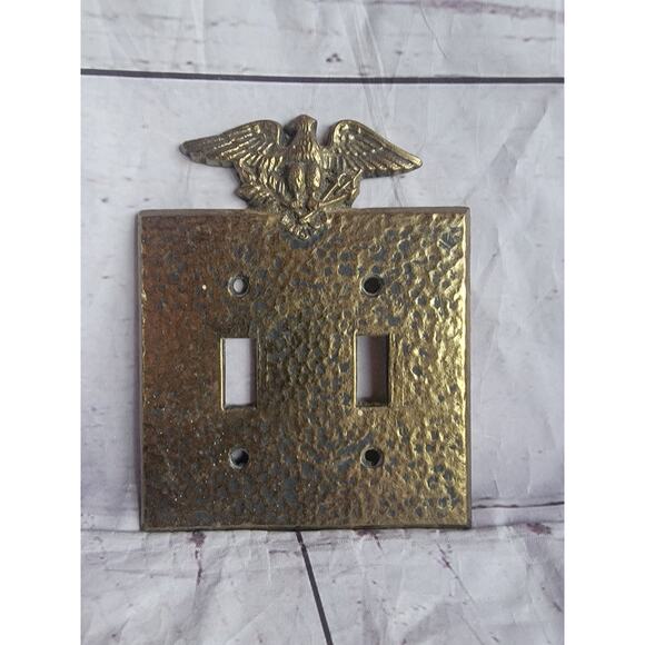 Vintage Patriotic Eagle Hammered Metal Double Light Switch Plate Cover Brass? - Picture 1 of 9